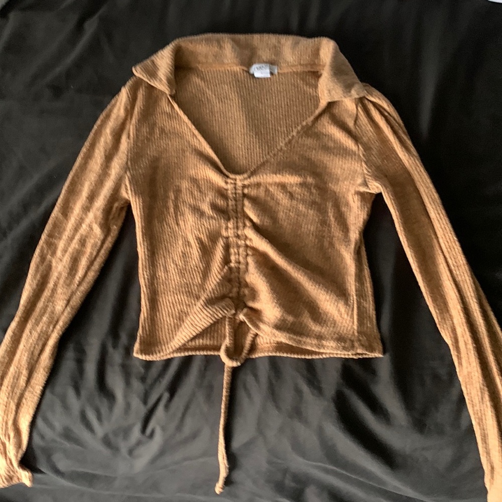 rue 21 low cut long sleeve shirt